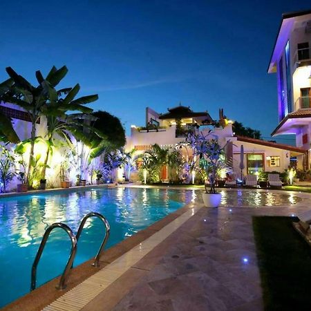 Deluxx Boutique Hotel シアヌークビル エクステリア 写真