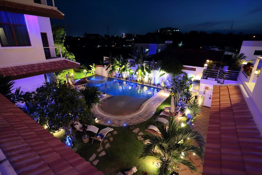 Deluxx Boutique Hotel シアヌークビル エクステリア 写真